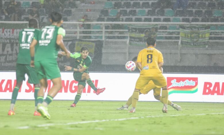 Persebaya gagal raih poin penuh setelahnya ditahan Semen Padang 1-1