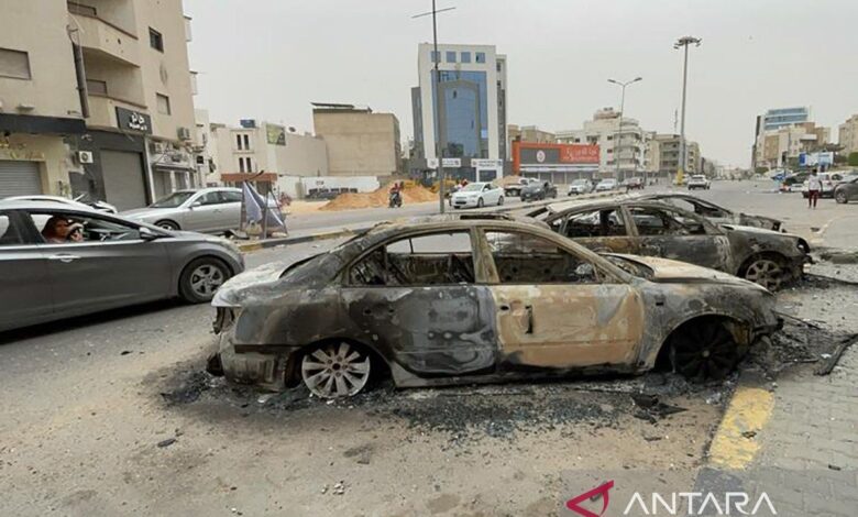 Protes Meletus ke Tripoli, Pejabat Senior Undur Diri